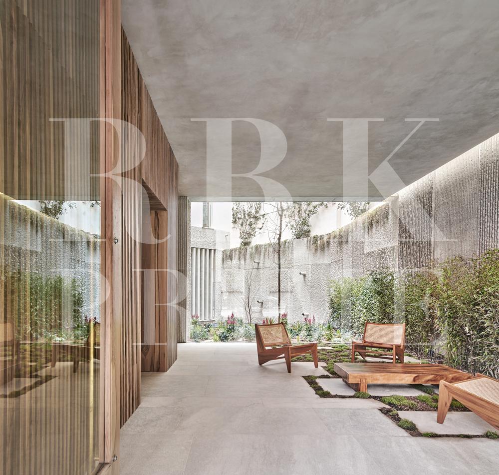 Exclusive new build in the center for sale on Paseo Mallorca