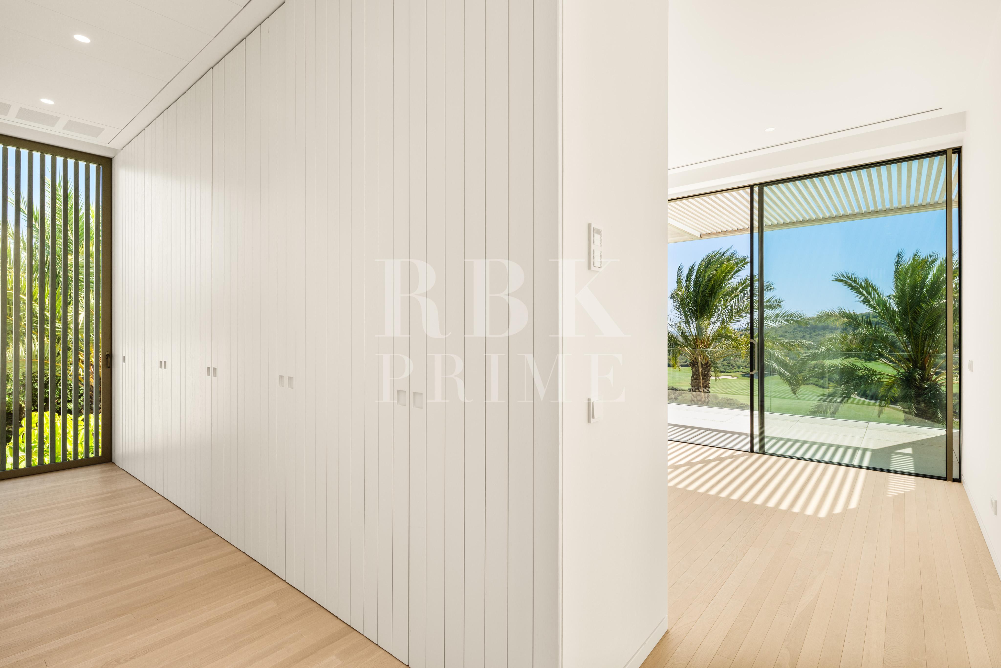 Promotion of golf-front villas for sale in Casares, Malaga