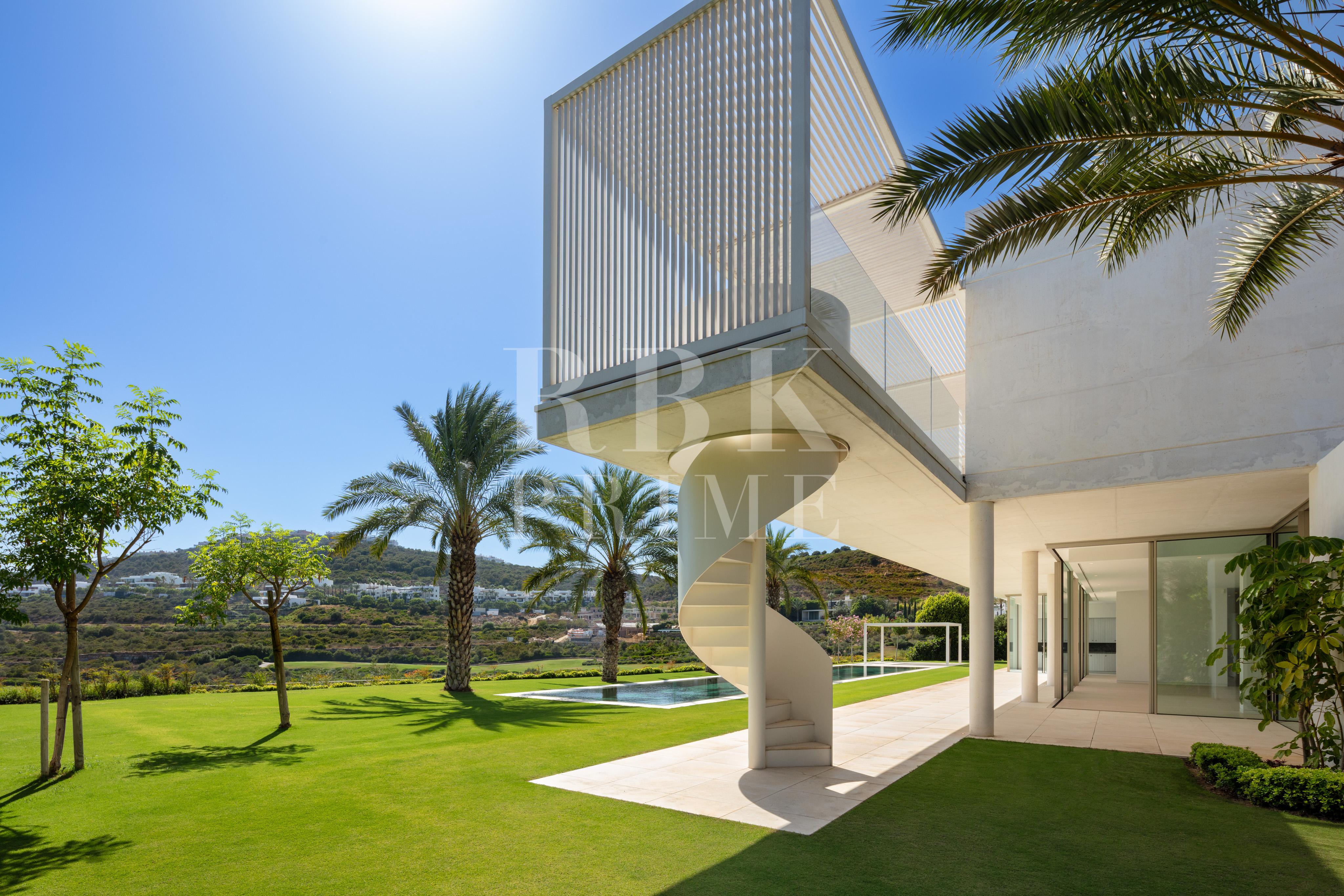 Promotion of golf-front villas for sale in Casares, Malaga